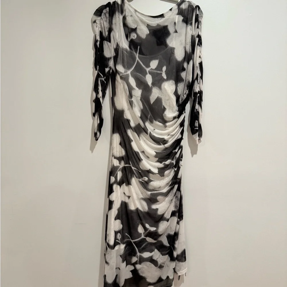 Calvin Klein Women’s Elegant Black and White Floral Dress Size 12 - Picture 8 of 8